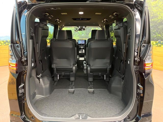 TOYOTA VOXY HYBRID 2025 Image 31