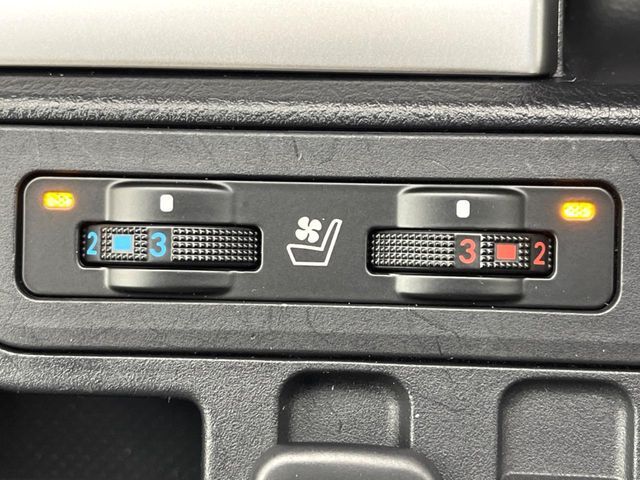 TOYOTA LANDCRUISER PRADO 2023 Image 31