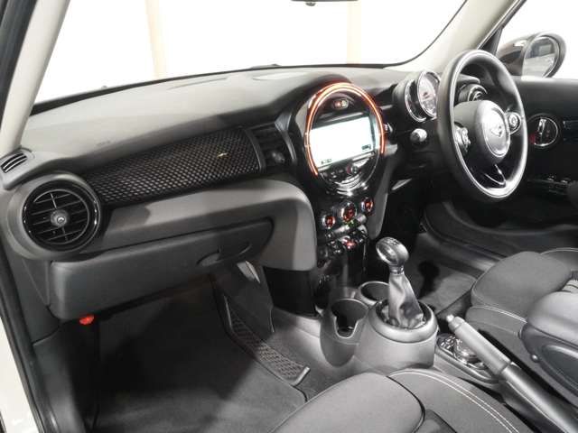 BMW MINI COOPER SD 5 2017 Image 31