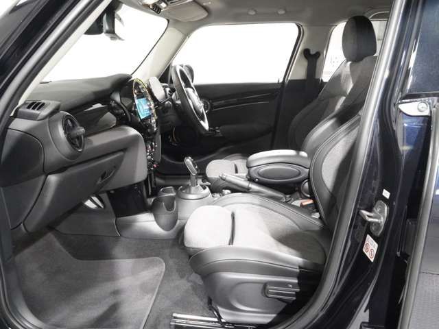 BMW MINI COOPER D 5DOOR 2022 Image 31