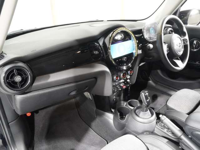 BMW MINI COOPER D 5DOOR 2022 Image 31