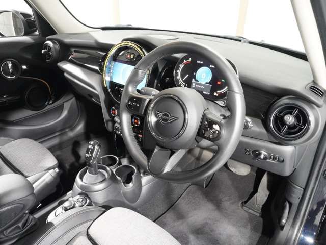 BMW MINI COOPER D 5DOOR 2022 Image 31