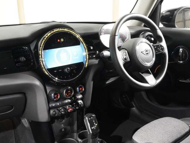 BMW MINI COOPER D 5DOOR 2022 Image 31