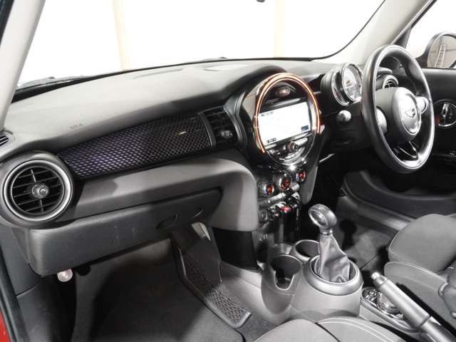 BMW MINI COOPER S 5D 2015 Image 31