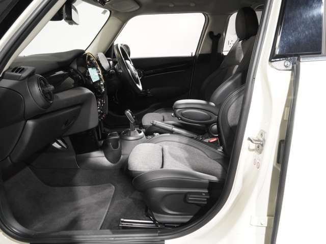 BMW MINI COOPER SD 5DOOR 2022 Image 31