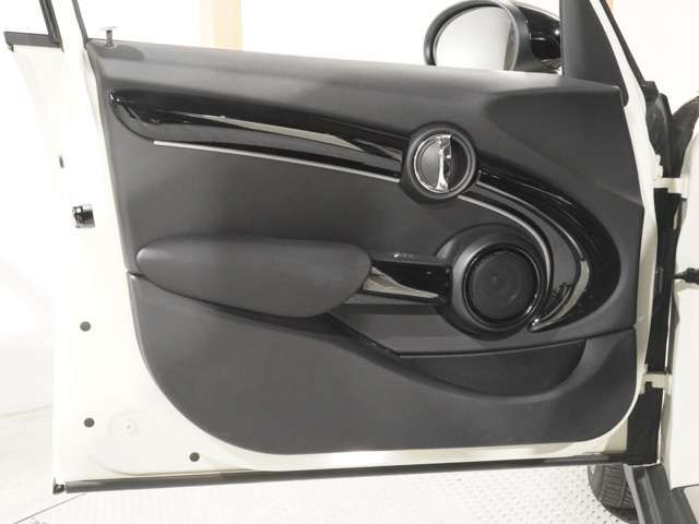 BMW MINI COOPER SD 5DOOR 2022 Image 31