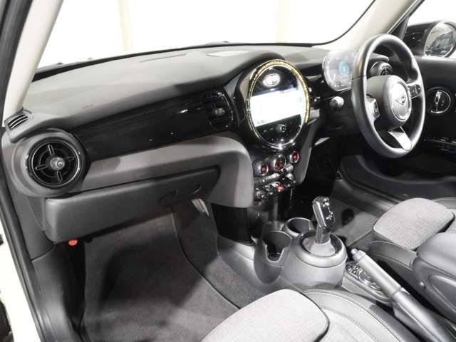 BMW MINI COOPER SD 5DOOR 2022 Image 31