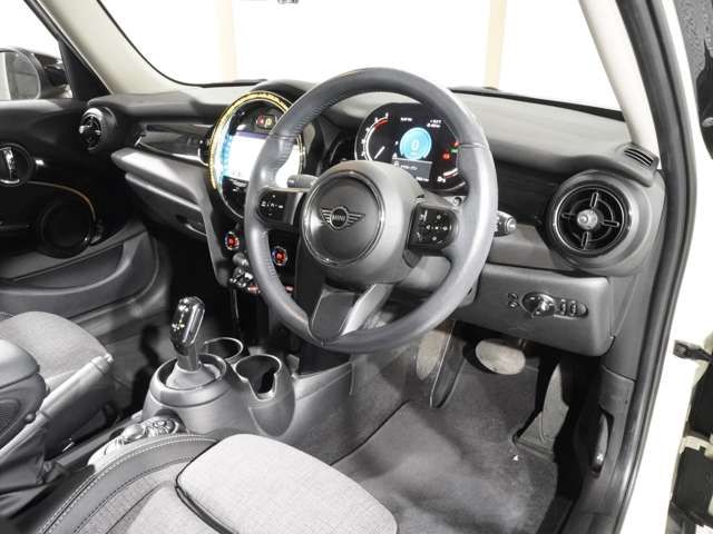 BMW MINI COOPER SD 5DOOR 2022 Image 31