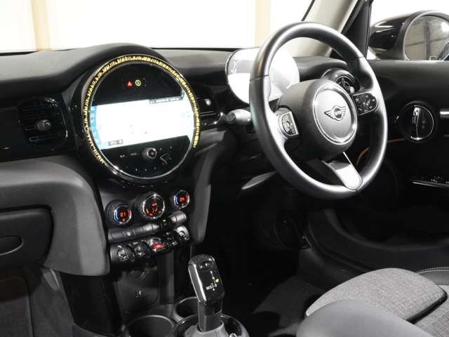 BMW MINI COOPER SD 5DOOR 2022 Image 31