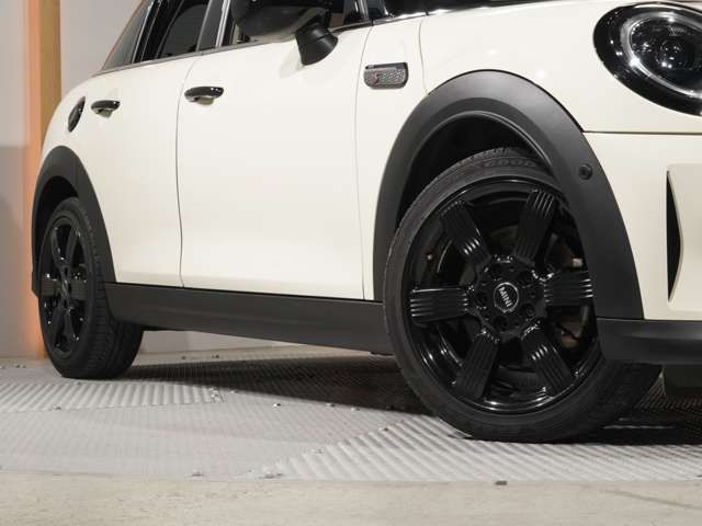 BMW MINI COOPER SD 5DOOR 2022 Image 31