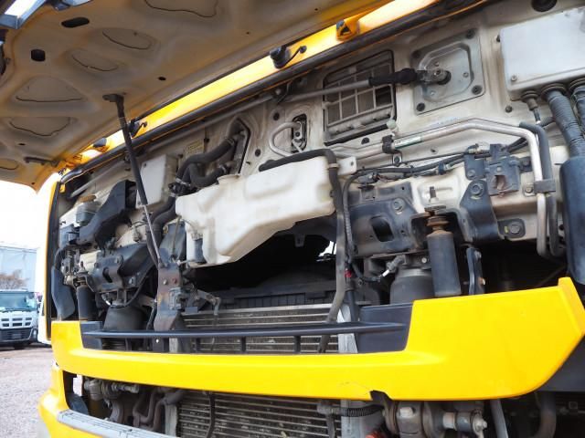 NISSAN DIESEL QUON 2012 Image 31