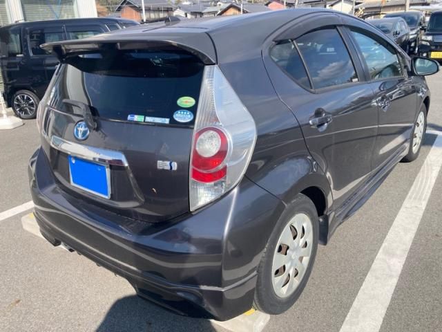 TOYOTA AQUA 2013 Image 31