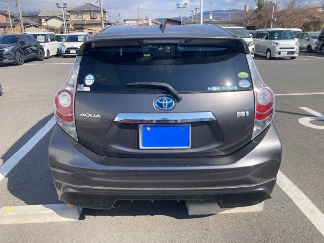 TOYOTA AQUA 2013 Image 31