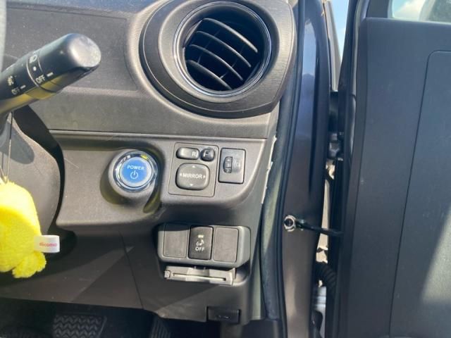 TOYOTA AQUA 2013 Image 31