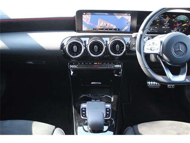 MERCEDES BENZ A CLAS 2018 Image 31