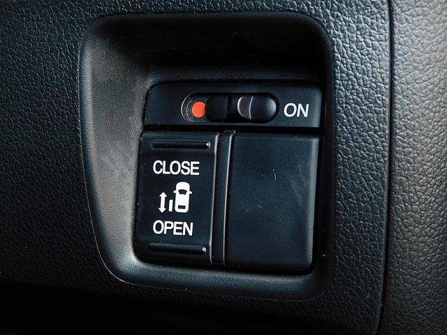 HONDA N BOX 2017 Image 31