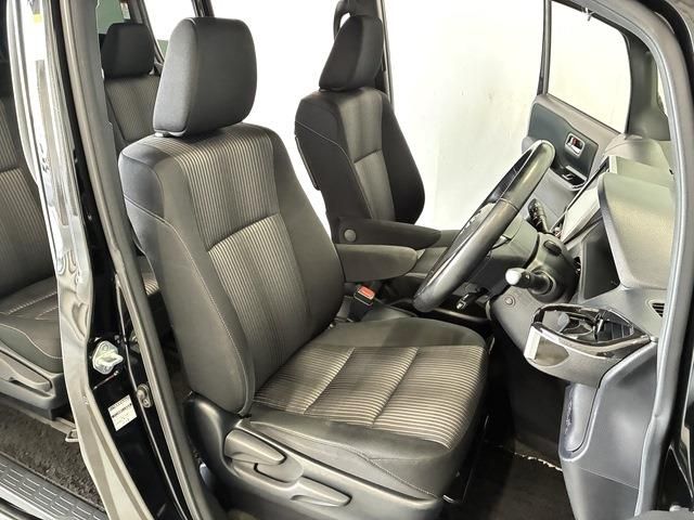 TOYOTA VOXY HYBRID 2019 Image 31