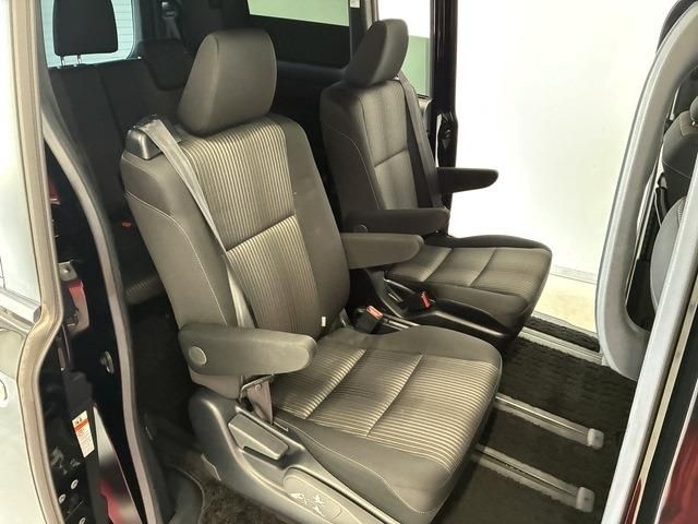 TOYOTA VOXY HYBRID 2019 Image 31