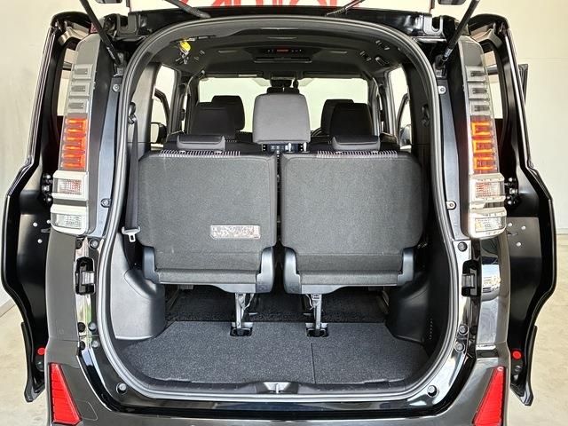 TOYOTA VOXY HYBRID 2019 Image 31