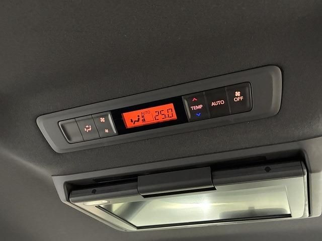 TOYOTA VOXY HYBRID 2019 Image 31