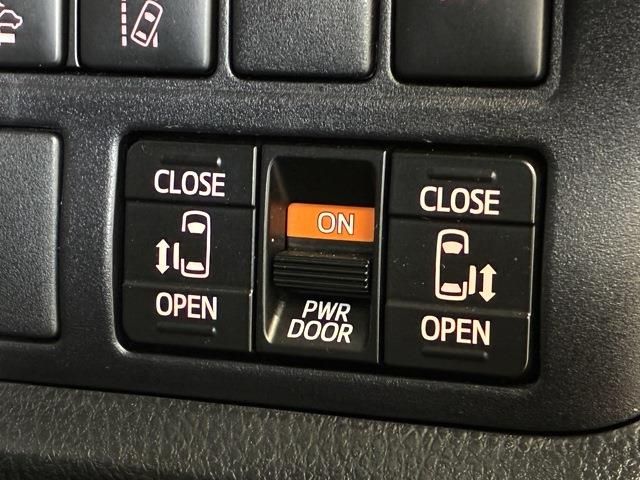 TOYOTA VOXY HYBRID 2019 Image 31