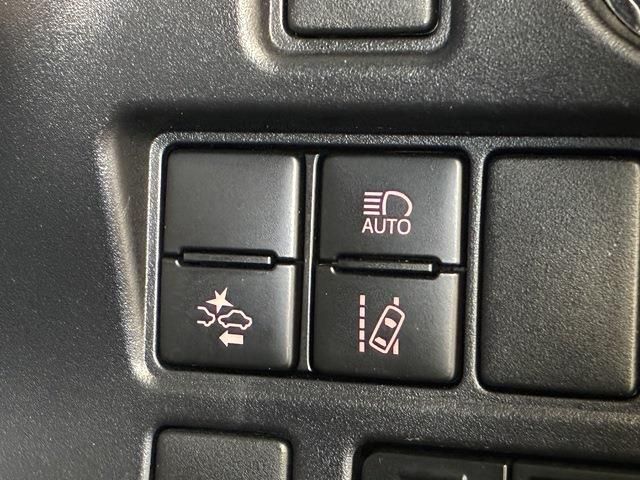 TOYOTA VOXY HYBRID 2019 Image 31