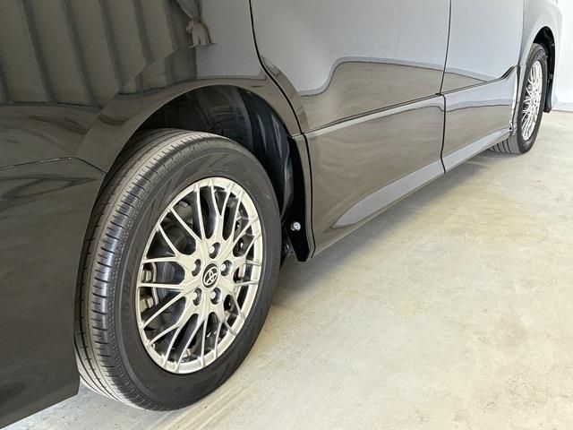 TOYOTA VOXY HYBRID 2019 Image 31