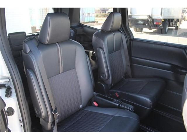 TOYOTA NOAH 4WD 2023 Image 31