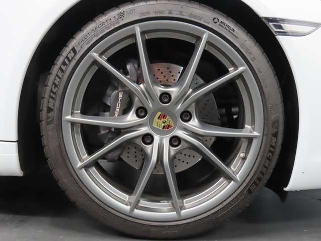 PORSCHE 911 2018 Image 31