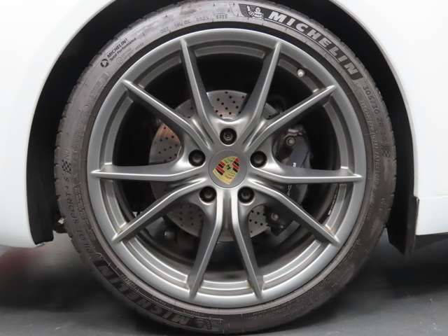 PORSCHE 911 2018 Image 31