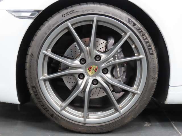 PORSCHE 911 2018 Image 31