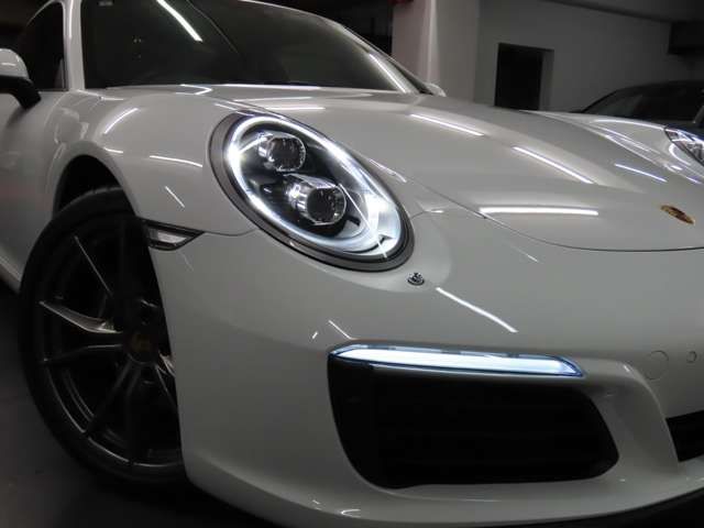 PORSCHE 911 2018 Image 31