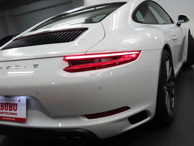 PORSCHE 911 2018 Image 31