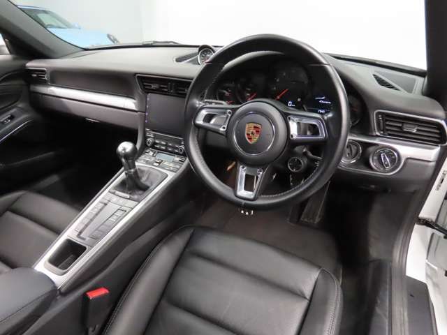 PORSCHE 911 2018 Image 31
