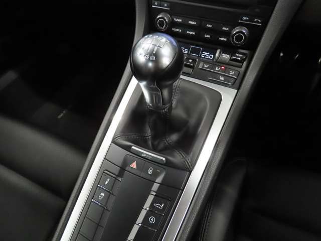 PORSCHE 911 2018 Image 31