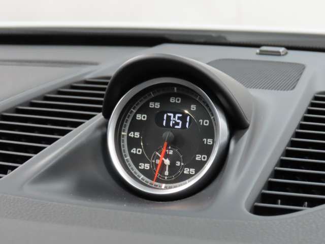 PORSCHE 911 2018 Image 31