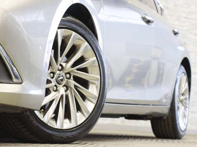 TOYOTA LEXUS ES300H 2019 Image 31