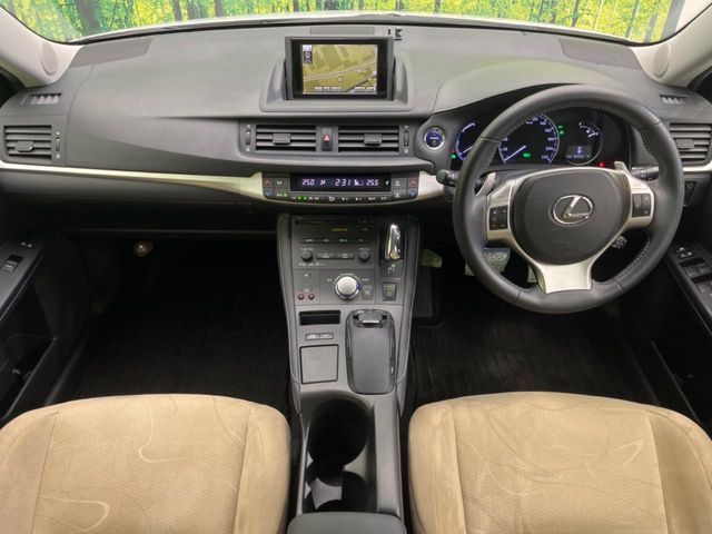 TOYOTA LEXUS CT200H 2011 Image 31