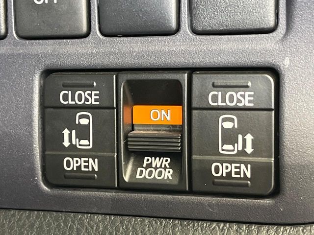 TOYOTA NOAH 2014 Image 31