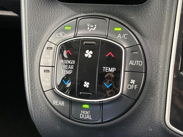 TOYOTA NOAH 2014 Image 31