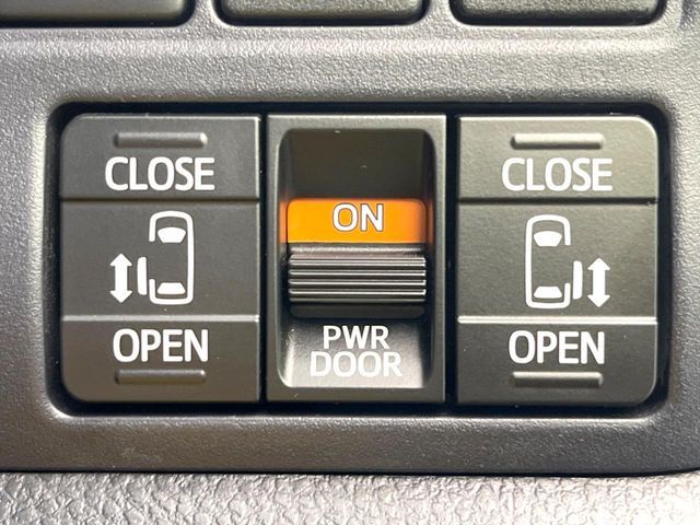 TOYOTA VOXY 2016 Image 31