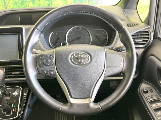 TOYOTA VOXY 2016 Image 31