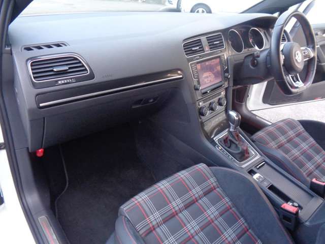 VOLKSWAGEN GOLF GTI 2014 Image 31