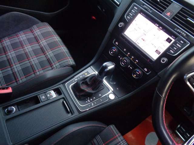 VOLKSWAGEN GOLF GTI 2014 Image 31