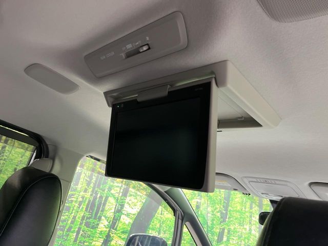 TOYOTA VOXY HYBRID 2017 Image 31