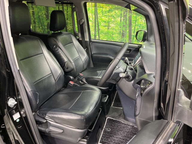 TOYOTA VOXY HYBRID 2017 Image 31