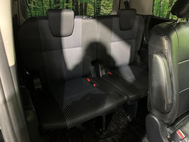 TOYOTA VOXY HYBRID 2017 Image 31