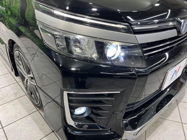 TOYOTA VOXY HYBRID 2017 Image 31