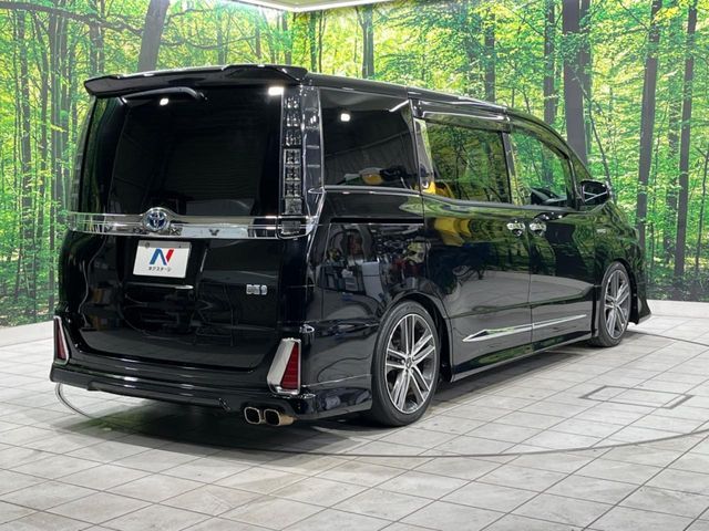 TOYOTA VOXY HYBRID 2017 Image 31