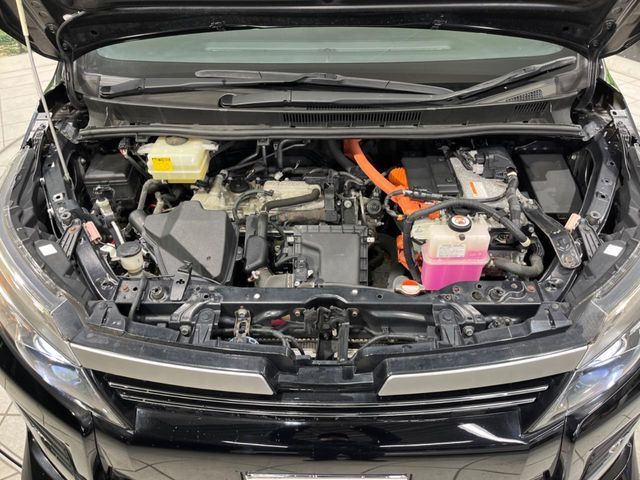 TOYOTA VOXY HYBRID 2017 Image 31